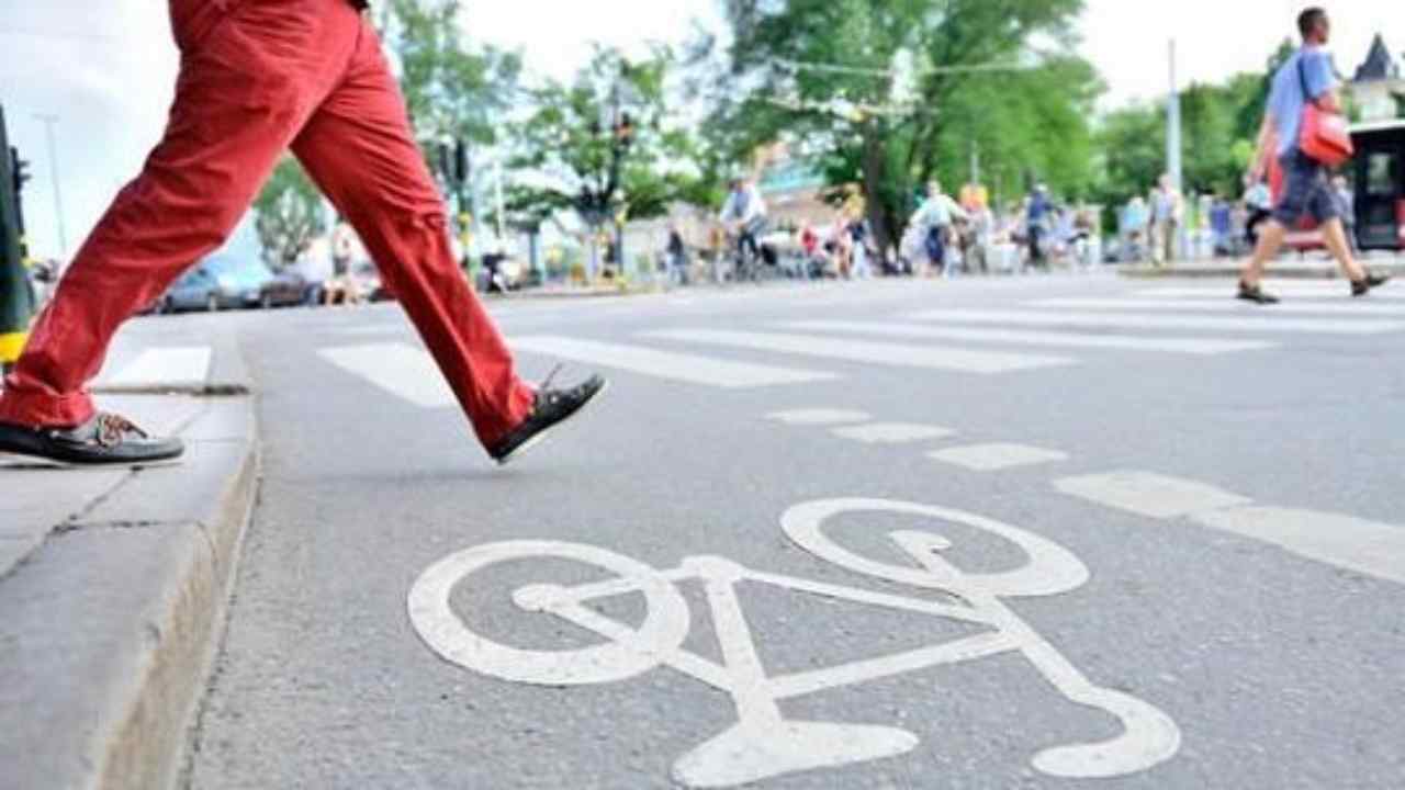 sicurezza-stradale-pedoni-ciclisti-tuttosuimotori.it
