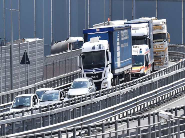 Blocco dei mezzi pesanti per il ponte del 2 giugno