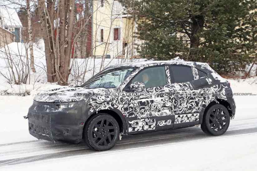 Foto spia del prototipo Fiat B-SUV 2023