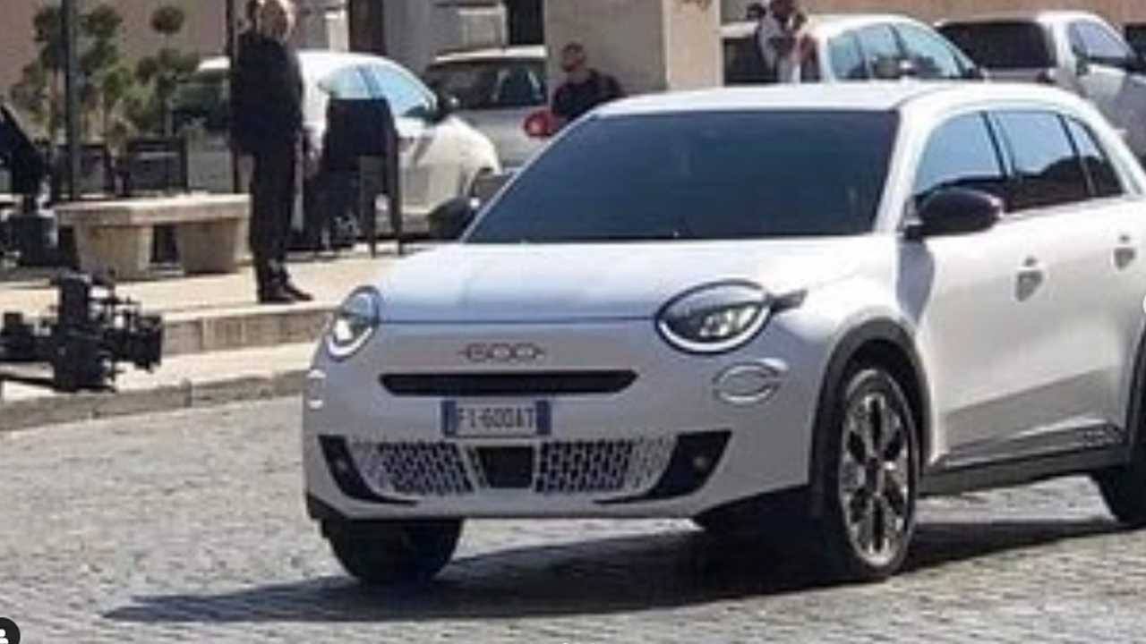 Foto spia della Fiat 600 avvistata a Roma