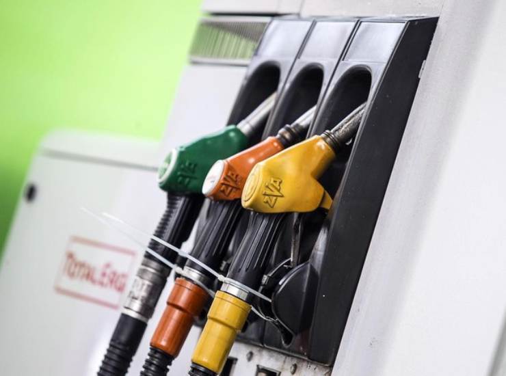 I prezzi dei carburanti in Italia in discesa
