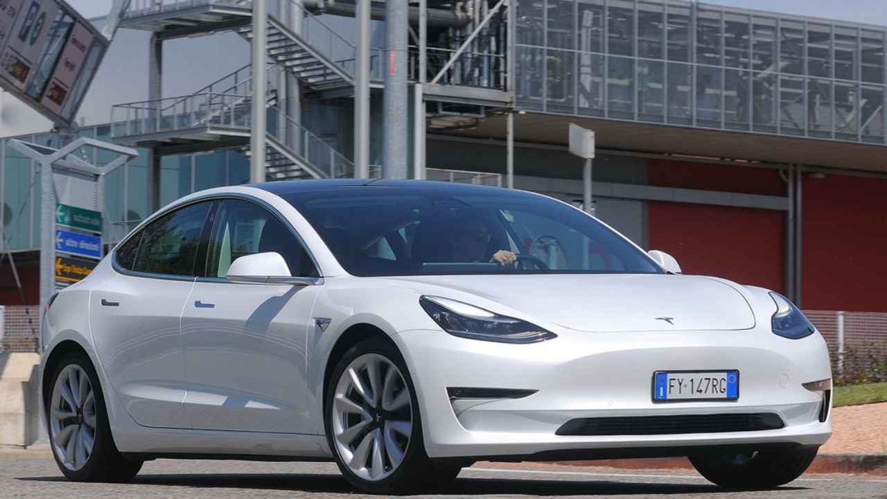 Tesla Model 3,