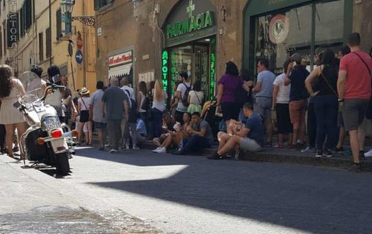 Divieto di sosta per i pedoni, il caso del marciapiede