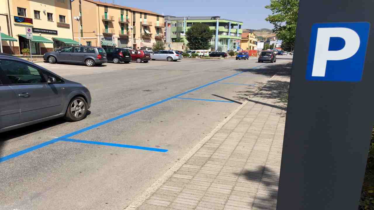 Il problema sel parcheggio a strisce blu