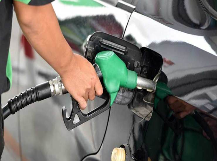 Nuove regole per i prezzi del carburante