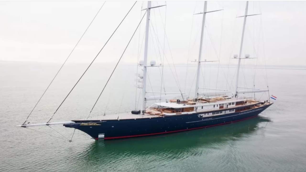 Koru, il mega yacht a vela di Jeff Bezos