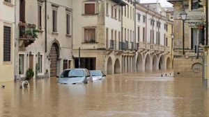 Auto vittime dell'alluvione