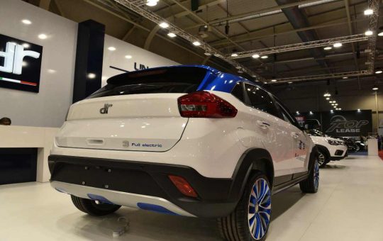 L'azienda di auto italiana DR