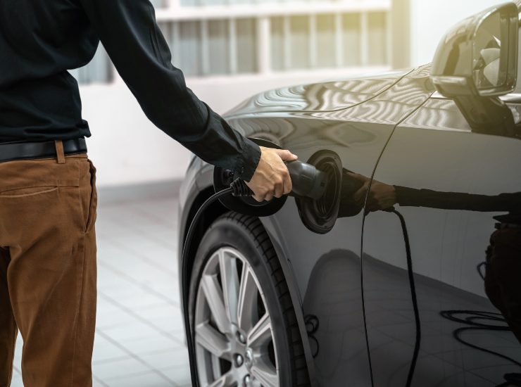 Ricaricare l'auto elettrica