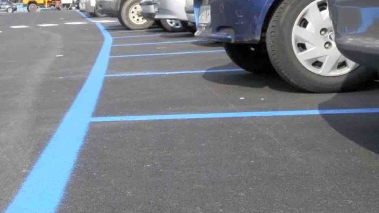 Strisce blu per parcheggio - Tuttosuimotori.it