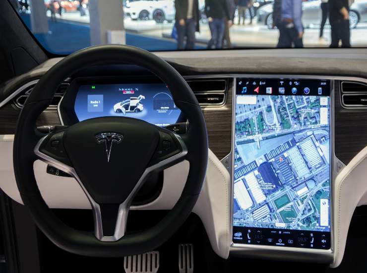 Tesla e il sistema Full Self-Driving
