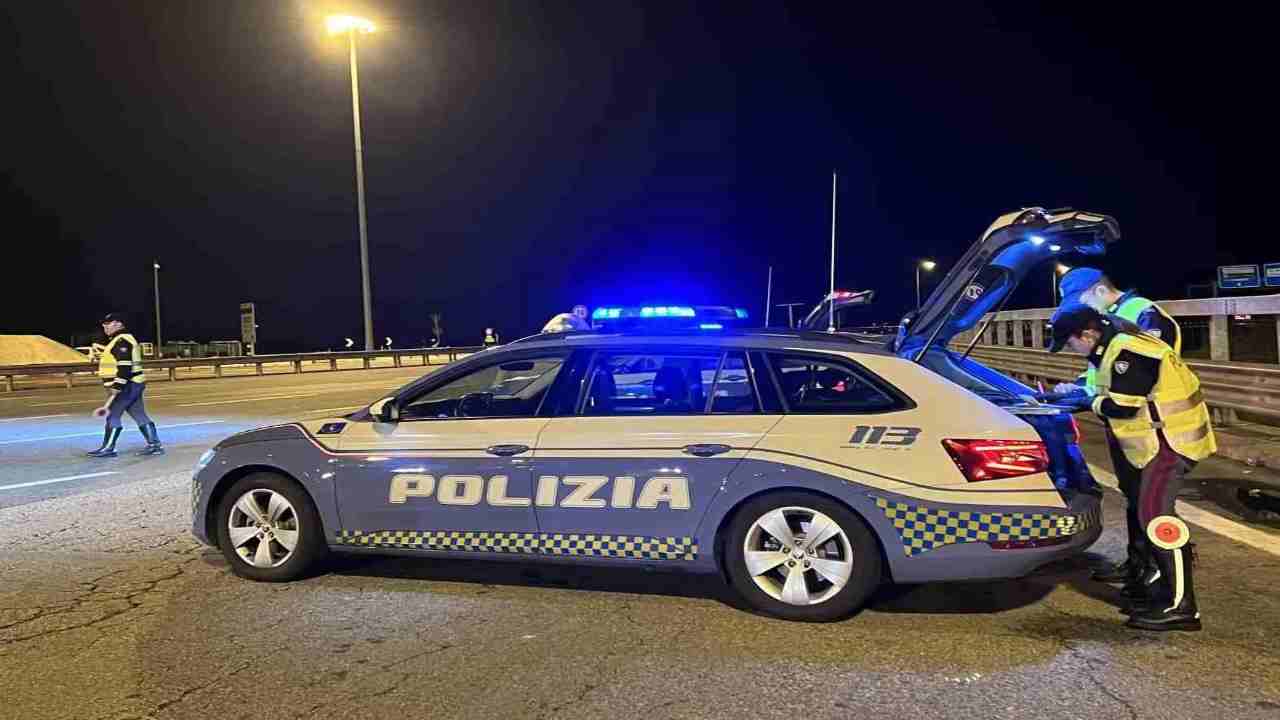 Polizia: luci blu lampeggianti con o senza sirena, le cose cambiano