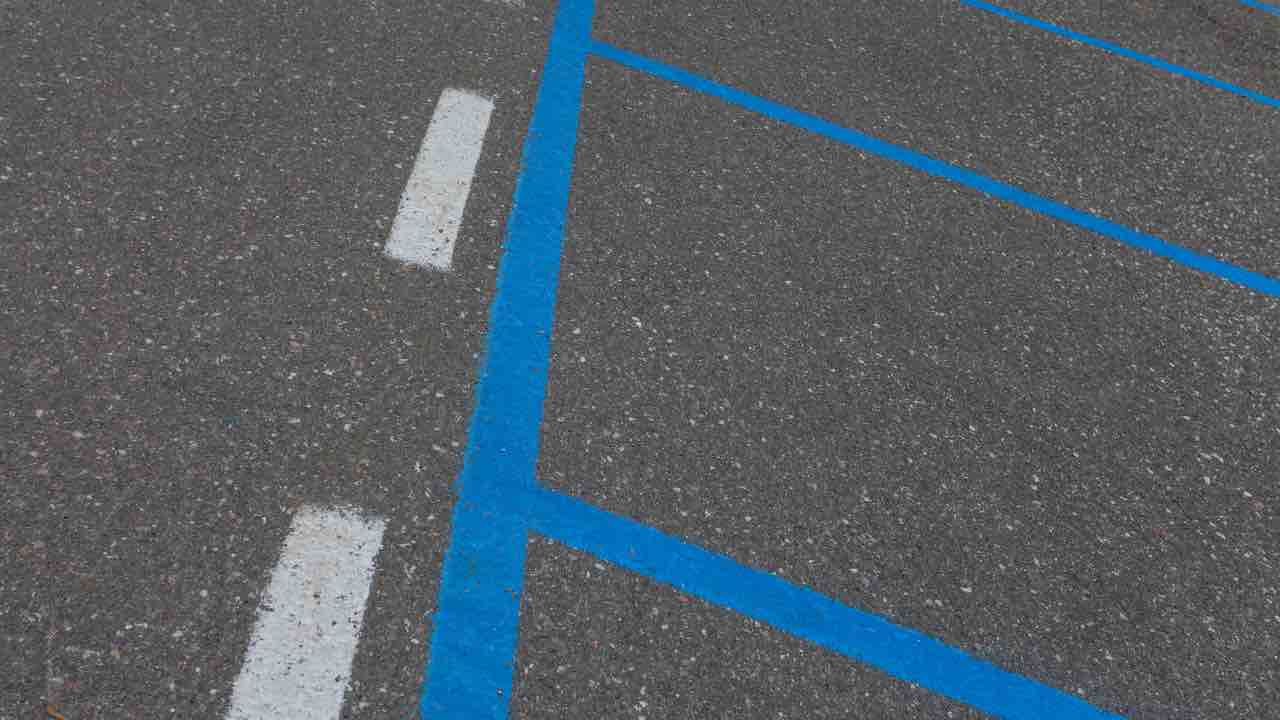 Parcheggio strisce blu - Tuttosuimotori.it