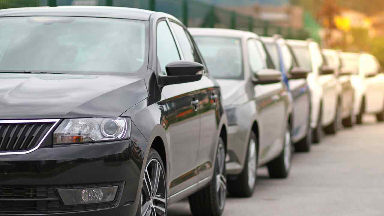 Auto parcheggiate - tuttosuimotori.it