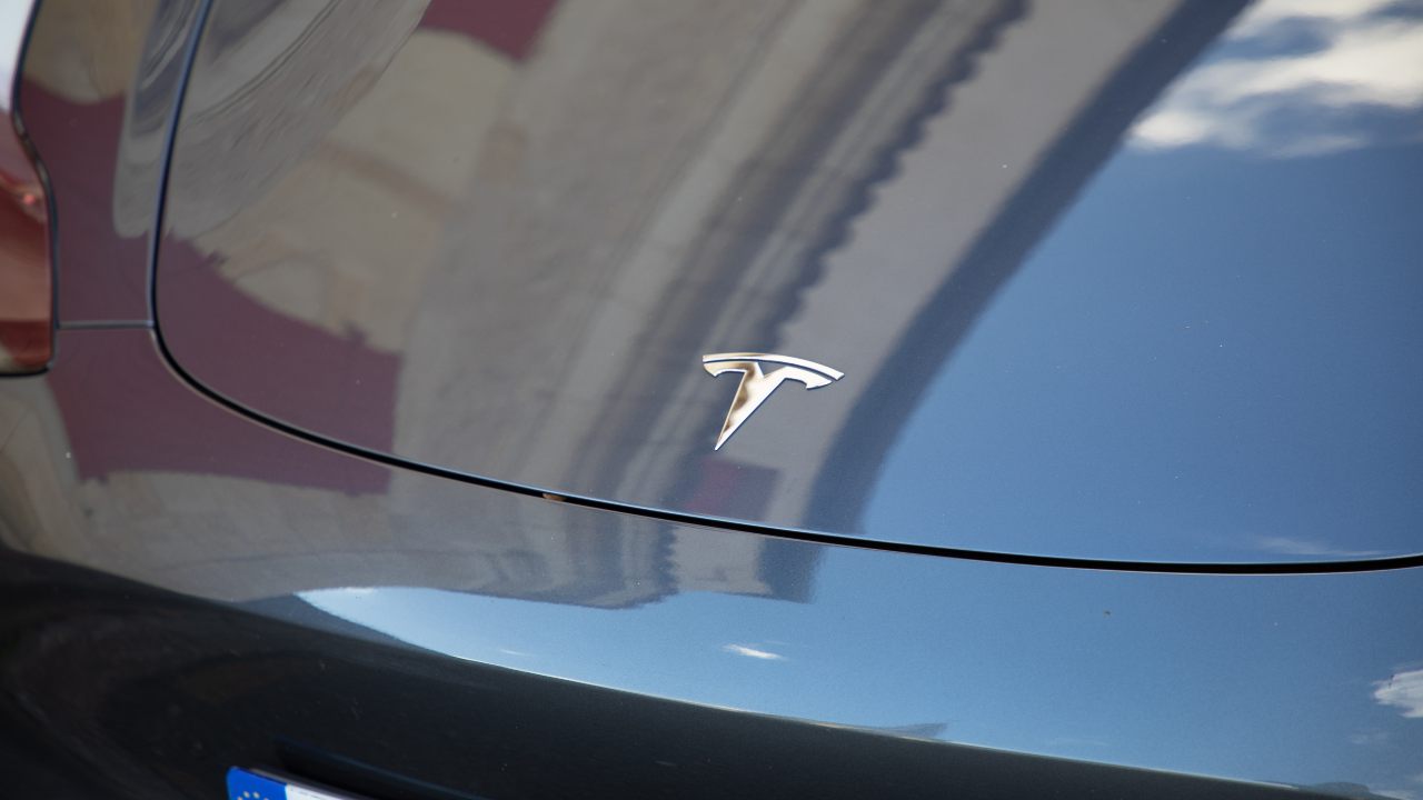 Badge Tesla