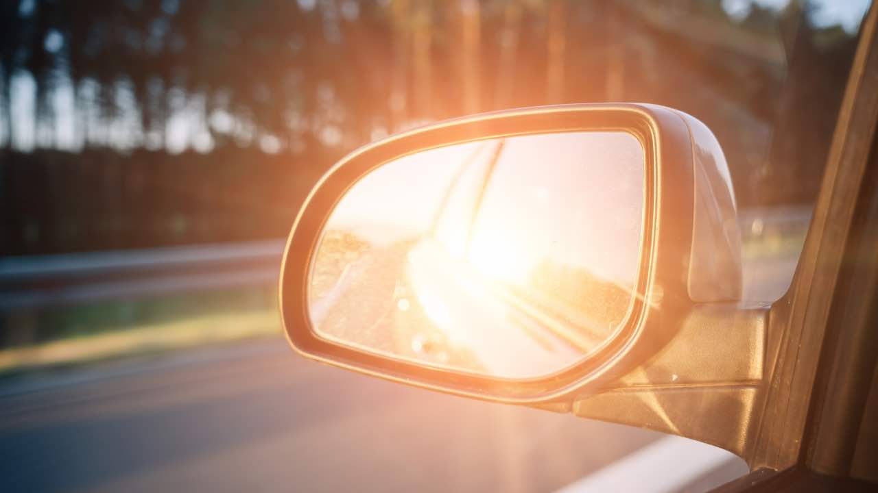 Auto si scioglie al sole - tuttosuimotori.it