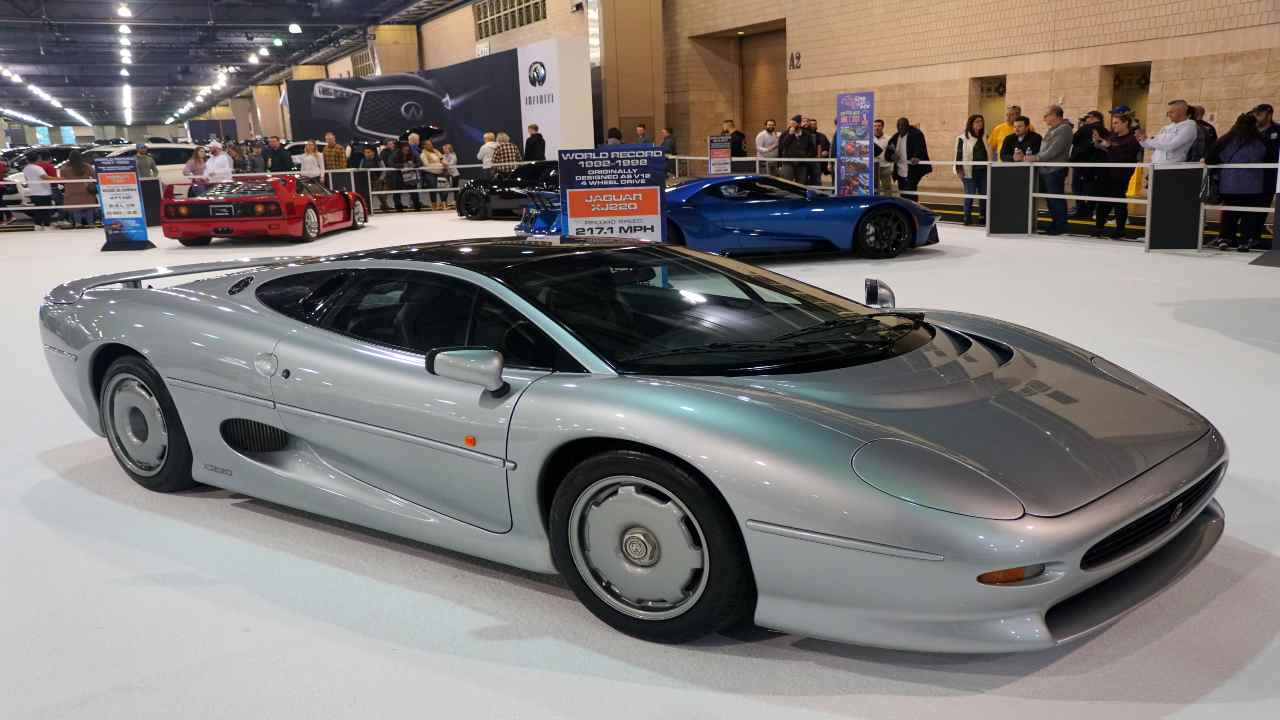 Jaguar XJ 220