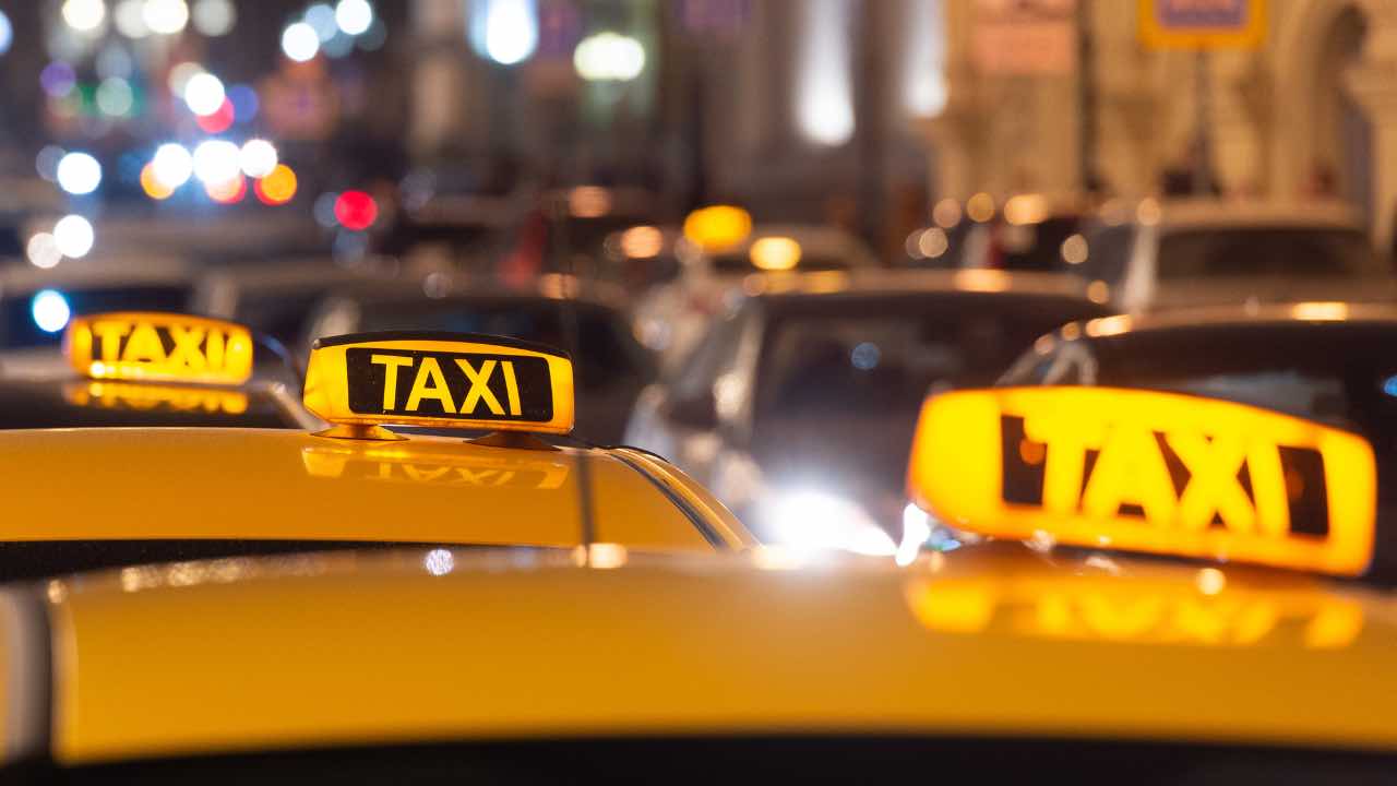 Taxi - fonte_depositphotos - tuttosuimotori.it