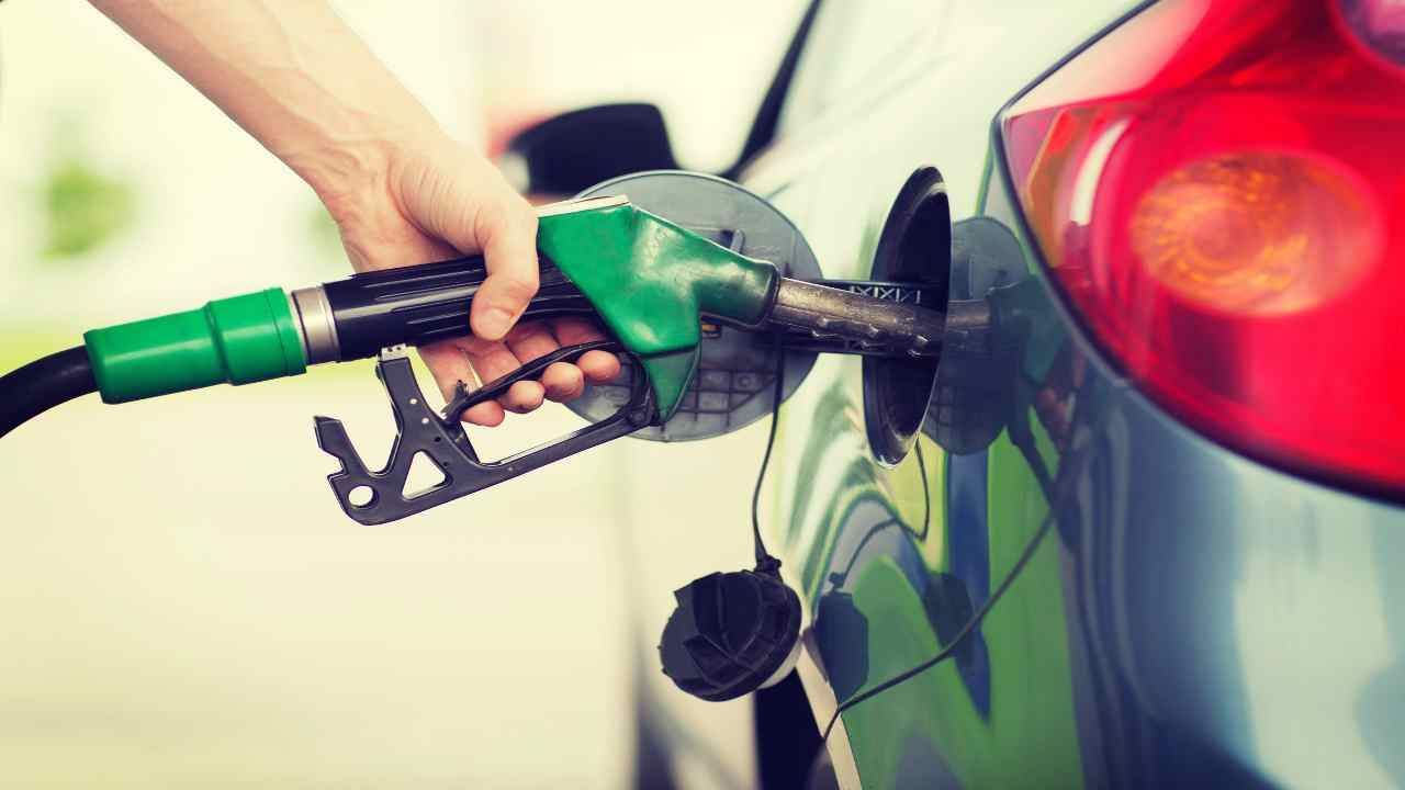 truffa benzina - depositphotos - tuttosuimotori.it