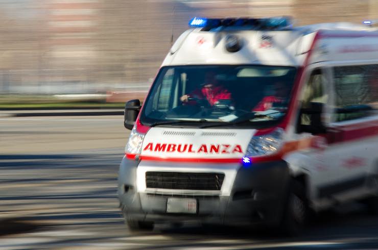 Ambulanza - fonte_adobe - tuttosuimotori.it-