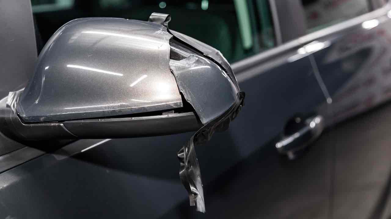 Auto vandalizzata - fonte_depositphotos - tuttosuimotori.it