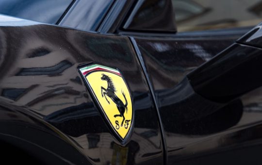 Ferrari - fonte_depositphotos - tuttosuimotori.it