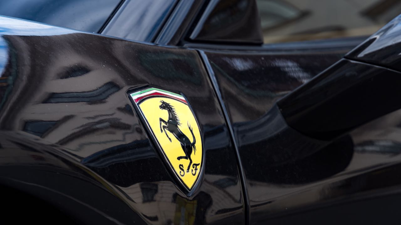 Ferrari - fonte_depositphotos - tuttosuimotori.it