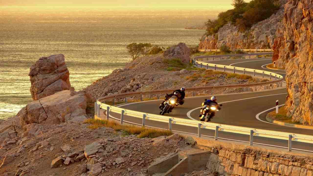 Motociclisti e guardrail 