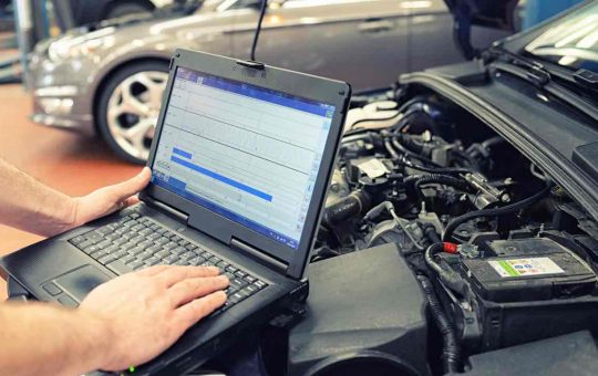 Revisione - fonte_adobe - tuttosuimotori.it