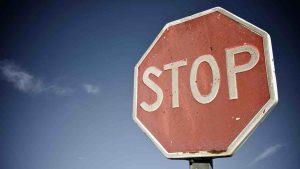 Segnale di Stop - fonte_depositphotos - tuttosuimotori.it