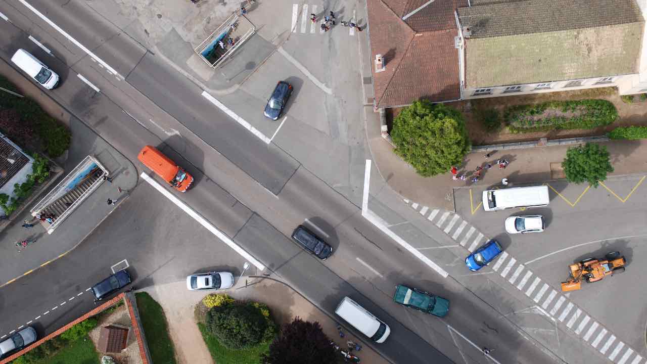 Codice della strada - fonte_adobe - tuttosuimotori.it-