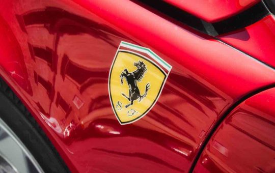 Ferrari - fonte_depositphotos - tuttosuimotori.it