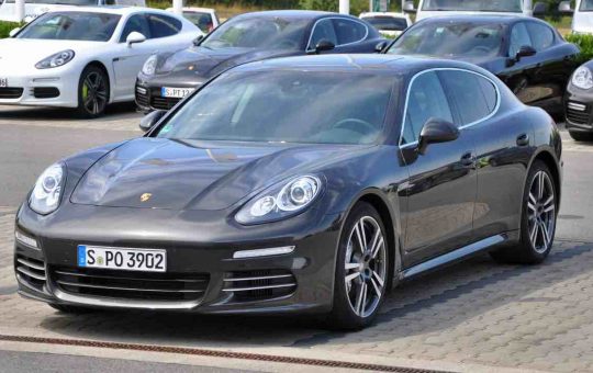 Porsche Panamera - fonte_depositphotos - tuttosuimotori.it