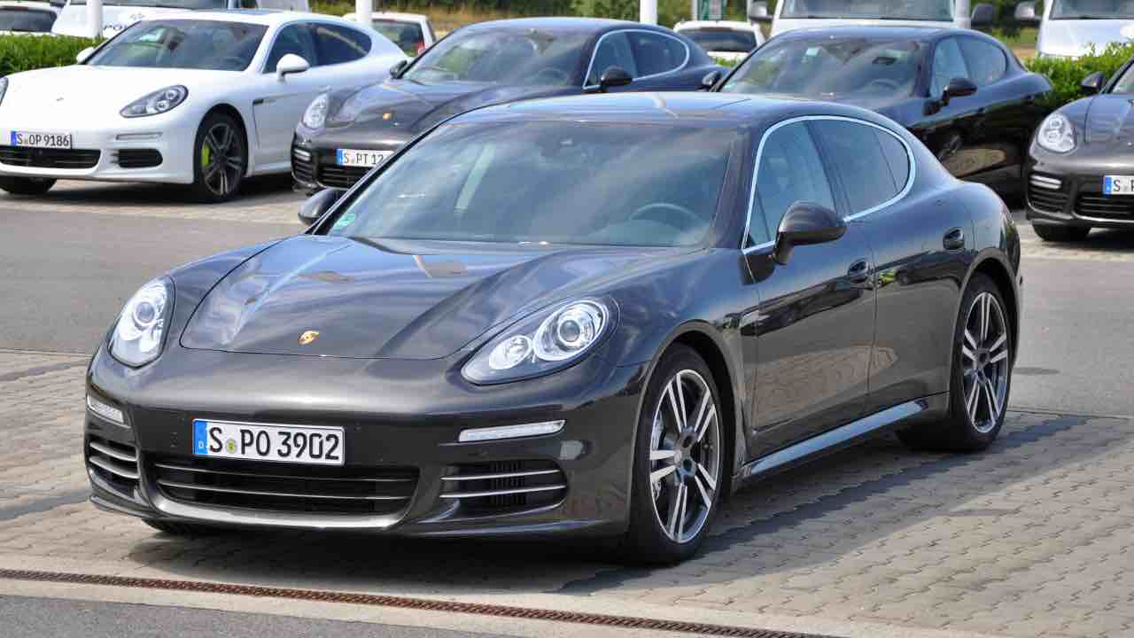 Porsche Panamera - fonte_depositphotos - tuttosuimotori.it