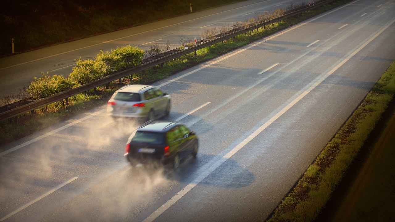 Sorpasso - fonte_depositphotos - tuttosuimotori.it