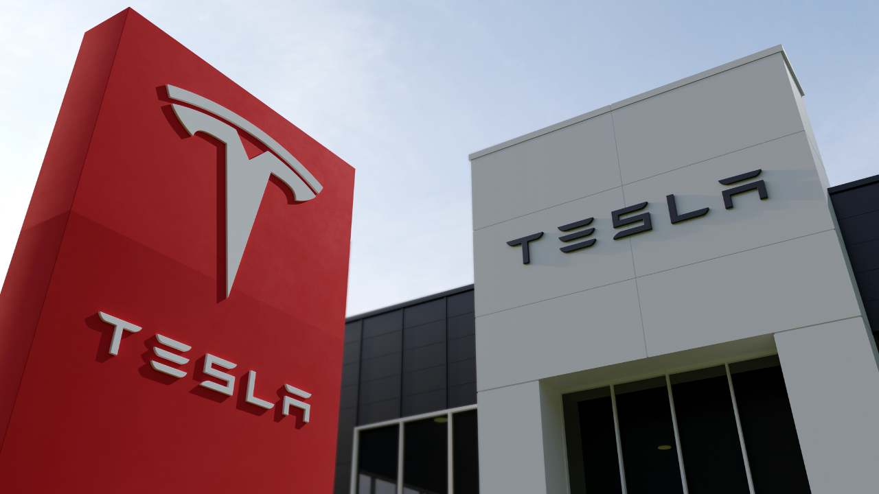 tesla crollo acquisto - depositphotos - tuttosuimotori.it