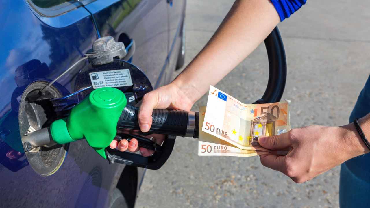 Costo benzina - fonte_depositphotos - tuttosuimotori.it