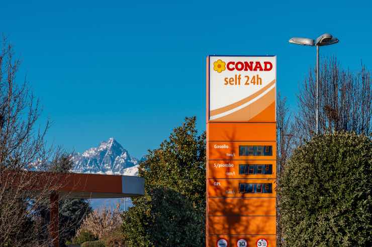 Distributore Conad - fonte_depositphotos - tuttosuimotori.it