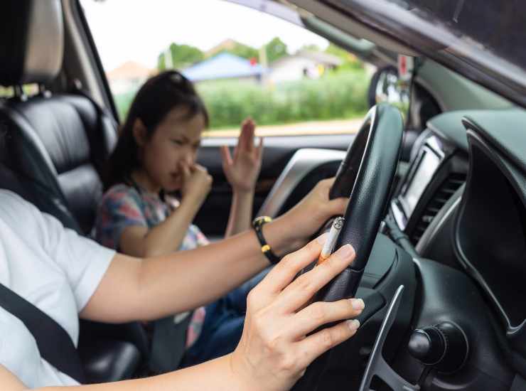 Fumare in auto in presenza di minori 