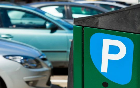 Parcheggi in città (Depositphotos)-tuttosuimotori.it