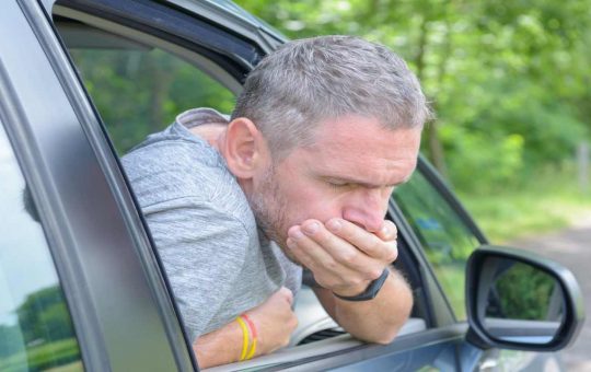 Uomo affetto da mal d'auto