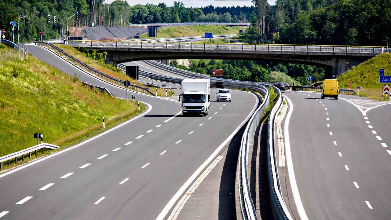 Autostrada - fonte_depositphotos - tuttosuimotori.it