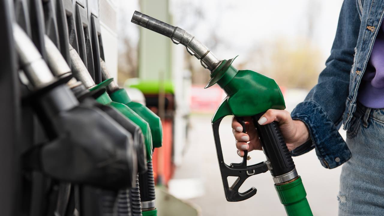 Carburante - fonte_depositphotos - tuttosuimotori.it