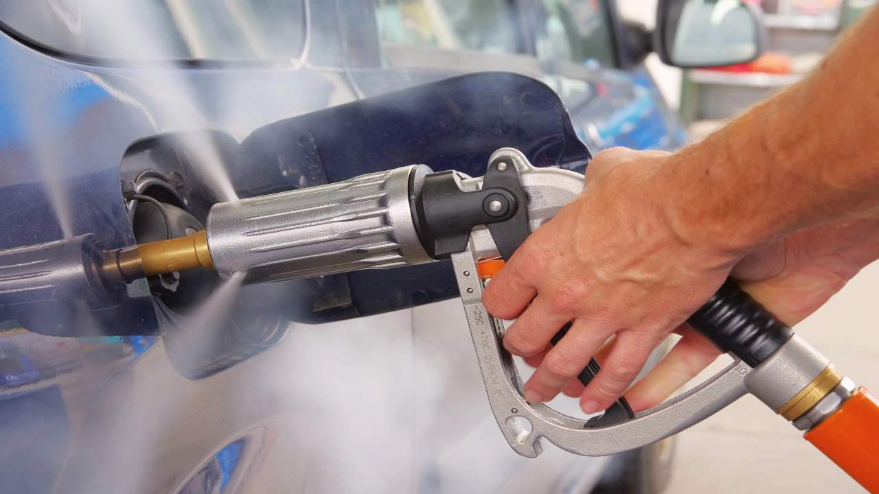 Rifornimento GPL(Depositphotos)-tuttosuimotori.it