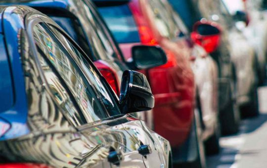 Auto parcheggiate (Depositphotos)-tuttosuimotori.it