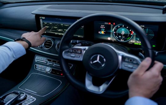 Mercedes E 300 DE Plug-in Hybrid interni(Depositphotos)-tuttosuimotori.it