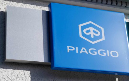 Piaggio logo(Depositphotos)-tuttosuimotori.it