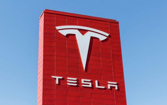 Tesla (Depositphotos)-tuttosuimotori.it