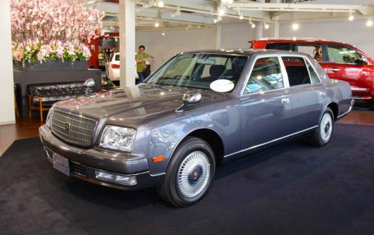Toyota Century - fonte_depositphotos - tuttosuimotori.it