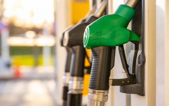 rifornimento carburante - depositphhotos - tuttosuimotori.it